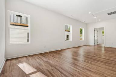 Main picture of 711 Gerard St