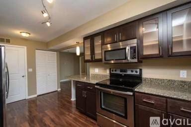 Main picture of 1000 Oakcrest St