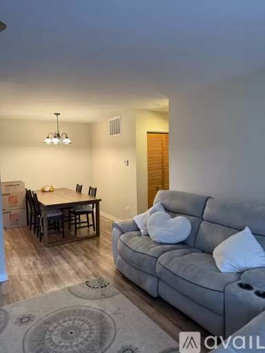 Main picture of 1071 Glouchester Hbr