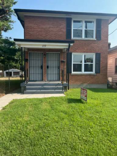 Main picture of 1737 W Gaulbert Ave