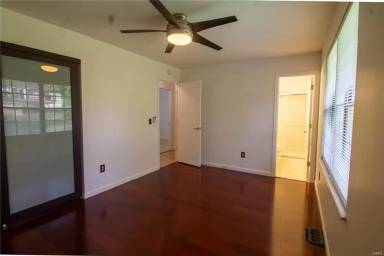 Main picture of 18 Brooker Ct