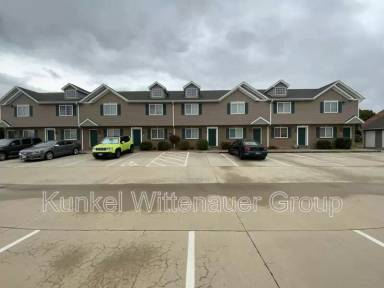 Main picture of 704 Fountain View Dr