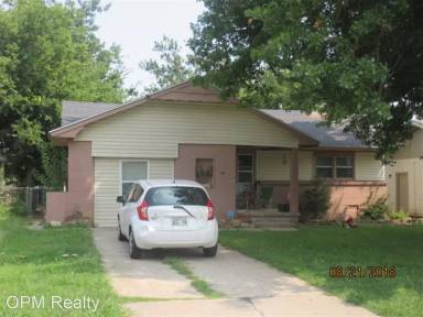 Main picture of 313 NW 90th St