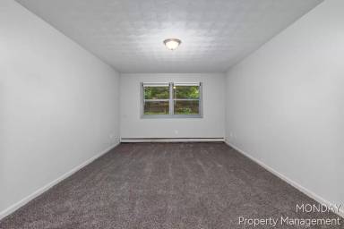 Main picture of 130 S Clarendon St