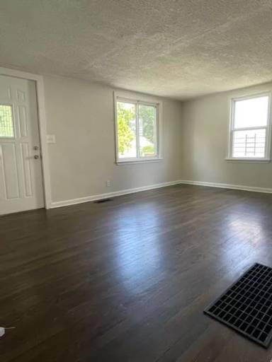 Main picture of 574 N Champion Ave