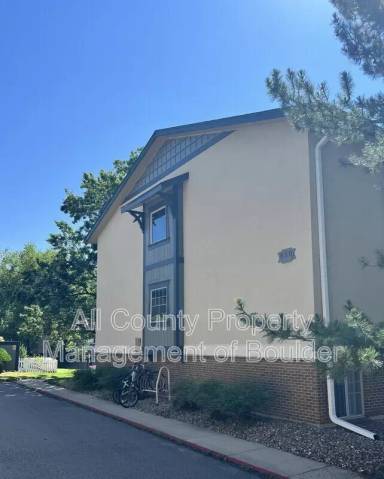 Main picture of 850 W Moorhead Cir