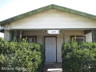 Main picture of 805 N Lake St