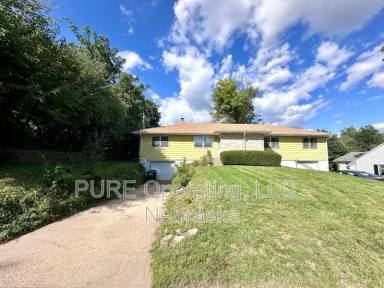 Main picture of 3718 Gordon St