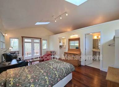 Main picture of 1850 Dakin St