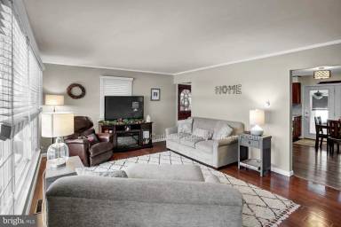 Main picture of 837 Hamilton St