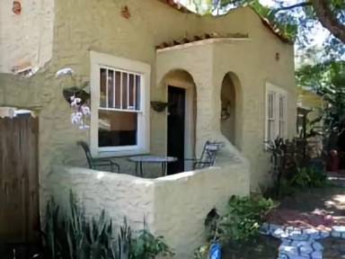 Main picture of 412 W Hanna Ave