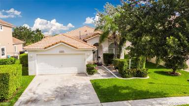 Main picture of 14385 NW 15th St