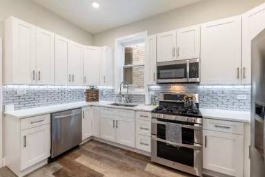 Main picture of 2833 W Lexington St