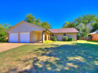 Main picture of 2715 Forest Oak Cir
