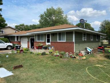 Main picture of 9331 Syndicate Ave