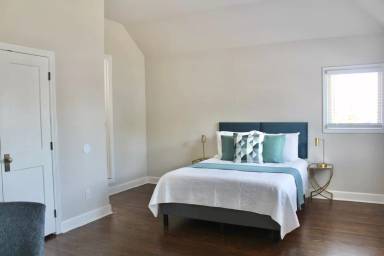 Main picture of 306 N Rosedale Ave