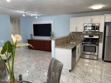 Main picture of 441 Collins Ave