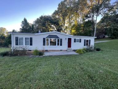 Main picture of 584 Green Acres Rd