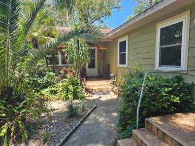 Main picture of 8910 N Ola Ave