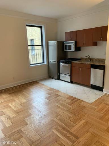 Main picture of 201 W 11th St