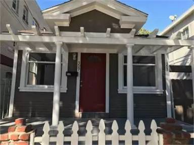 Main picture of 307 W 7th St