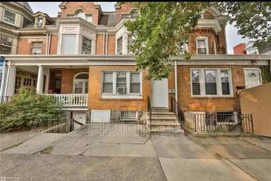 Main picture of 110 N 13th St