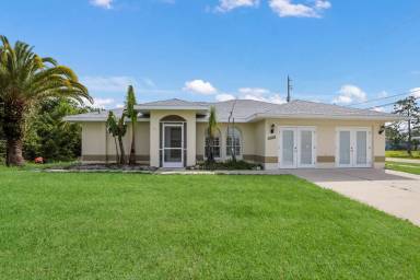 Main picture of 2004 Boca Chica Ave