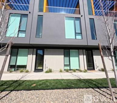 Main picture of 2422 Binnen Ln