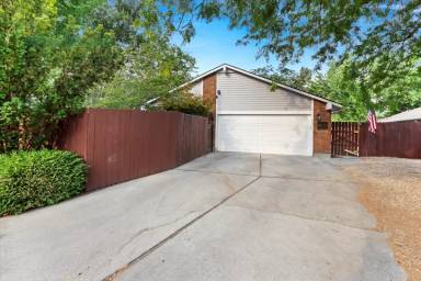 Main picture of 813 E Pennsylvania Dr