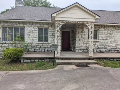 Main picture of 2525 E 41st St