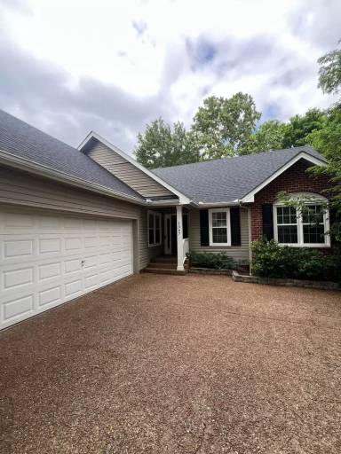 Main picture of 1067 Meandering Way