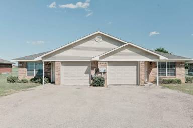 Main picture of 16100 Rolling Meadows Dr