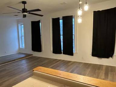 Main picture of 3276 Main St