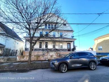 Main picture of 922 S Webster Ave
