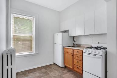 Main picture of 1919 DuPont Ave S