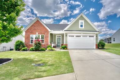 Main picture of 11 Pequot Dr