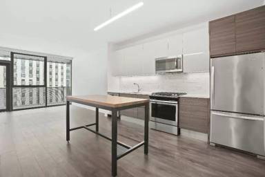 Main picture of 230 W Hubbard St