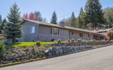 Main picture of 903 NW Hewitt Ln