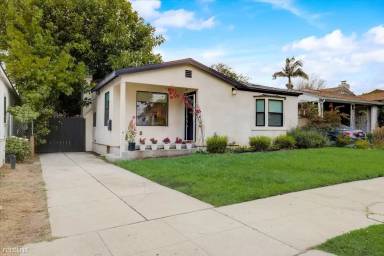 Main picture of 2633 S Bentley Ave