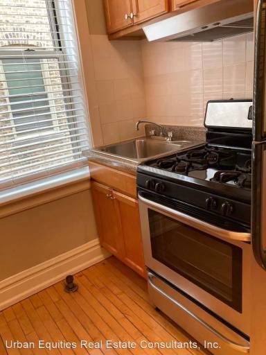 Main picture of 2147 W Lunt Ave