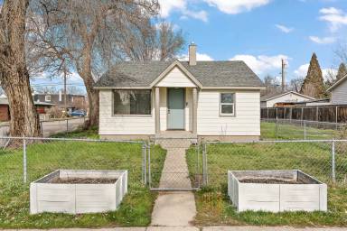 Main picture of 6132 W Everett St