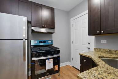 Main picture of 2453 W Marquette Rd