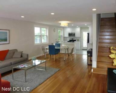 Main picture of 555 Ingraham St NE