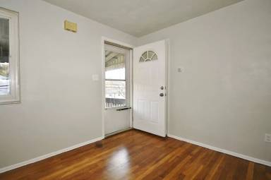 Main picture of 1373 Laketon Rd