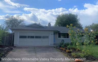 Main picture of 2864 SE Linda St