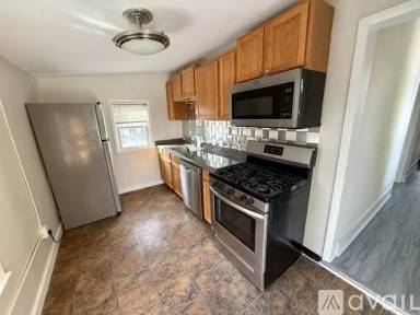 Main picture of 411 Lyman Ave