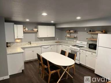 Main picture of 211 E Bayview Cir