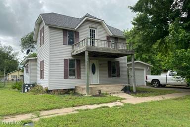 Main picture of 327 S Maple St