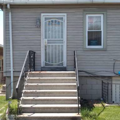 Main picture of 523 Greenbay Ave