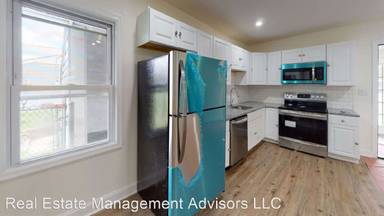 Main picture of 252 Pinewood Dr